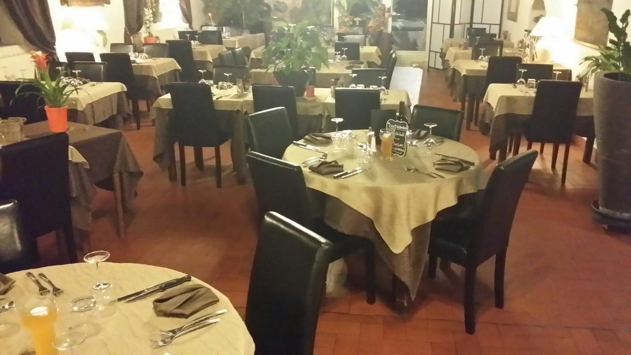 Auberge De Pachoquin Meounes-les-Montrieux Екстериор снимка