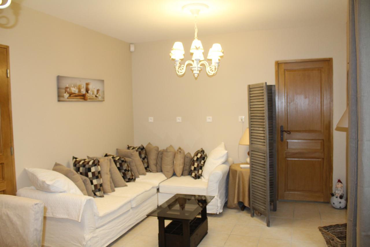 Auberge De Pachoquin Meounes-les-Montrieux Екстериор снимка