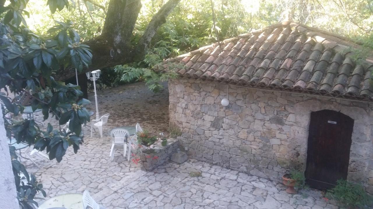 Auberge De Pachoquin Meounes-les-Montrieux Екстериор снимка