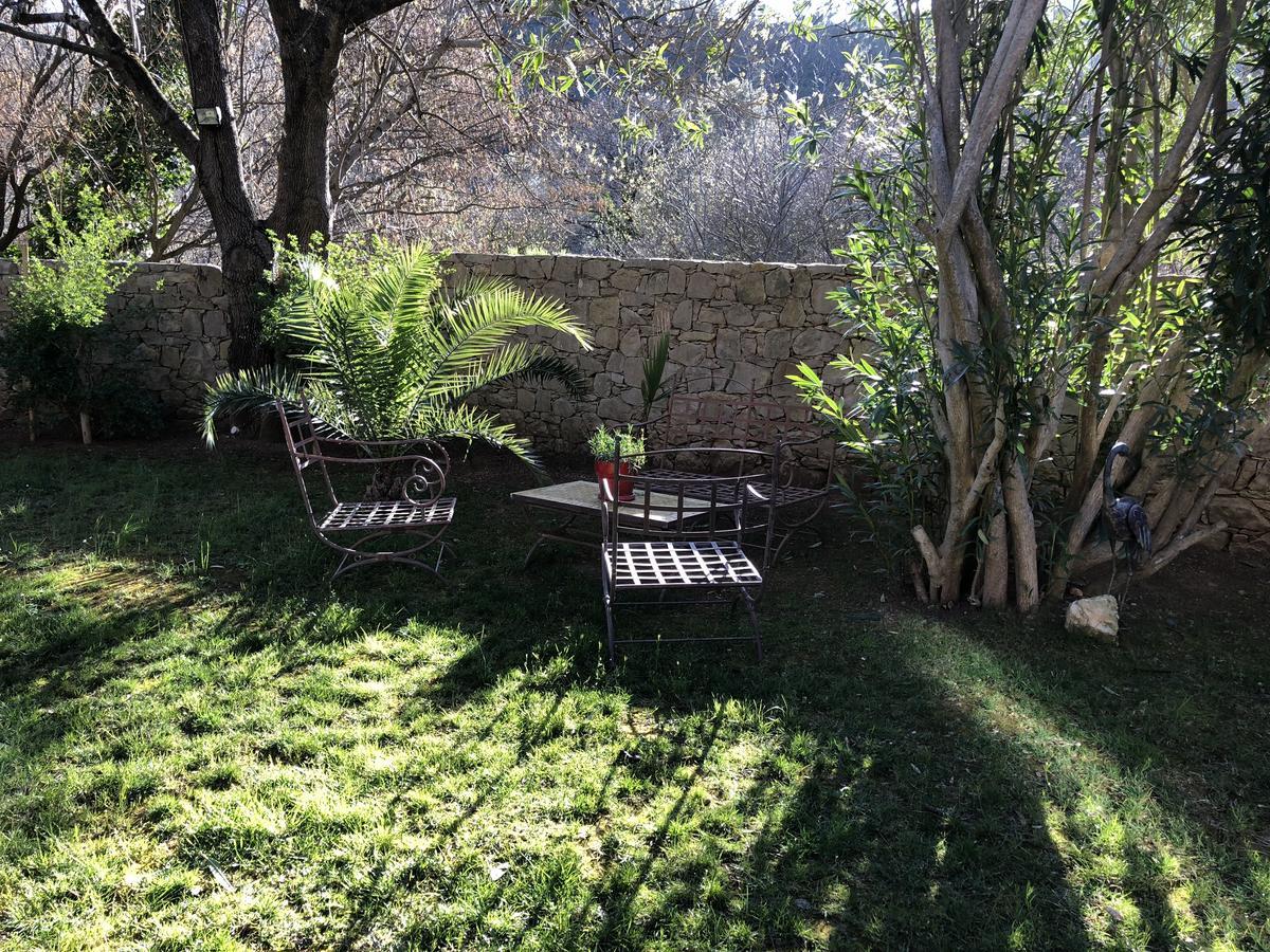Auberge De Pachoquin Meounes-les-Montrieux Екстериор снимка