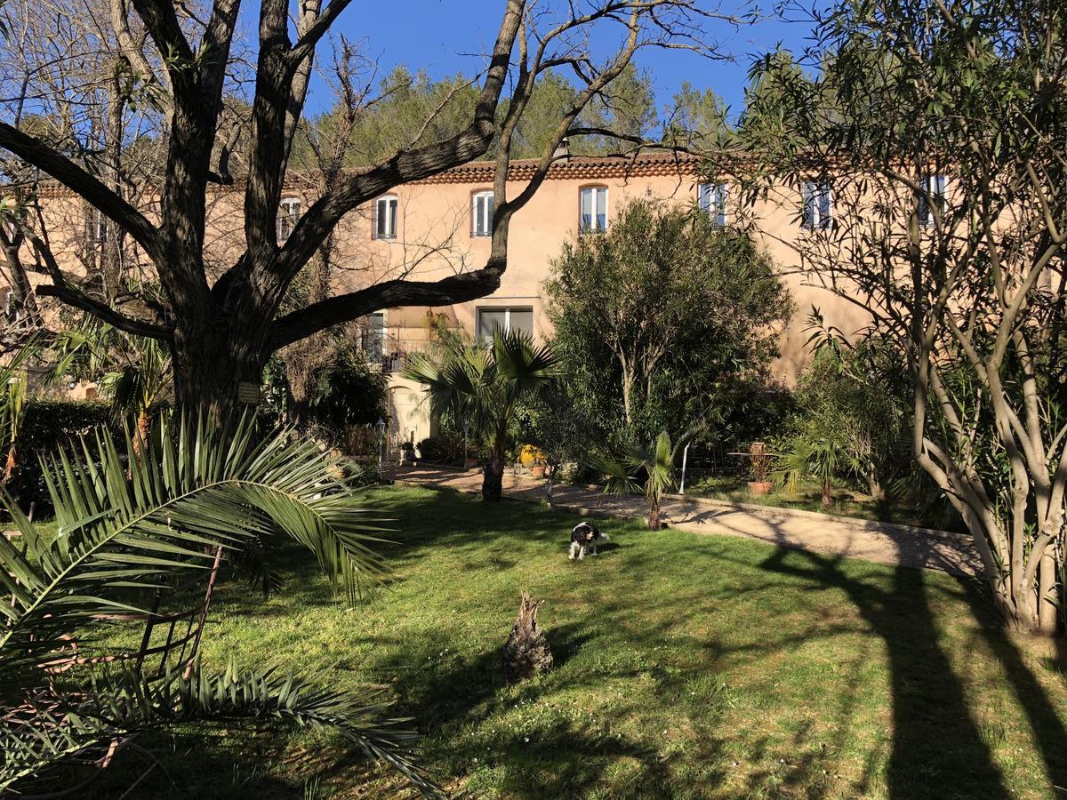 Auberge De Pachoquin Meounes-les-Montrieux Екстериор снимка
