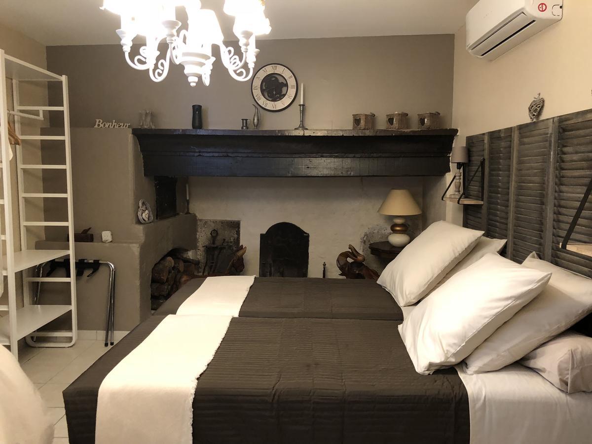 Auberge De Pachoquin Meounes-les-Montrieux Екстериор снимка