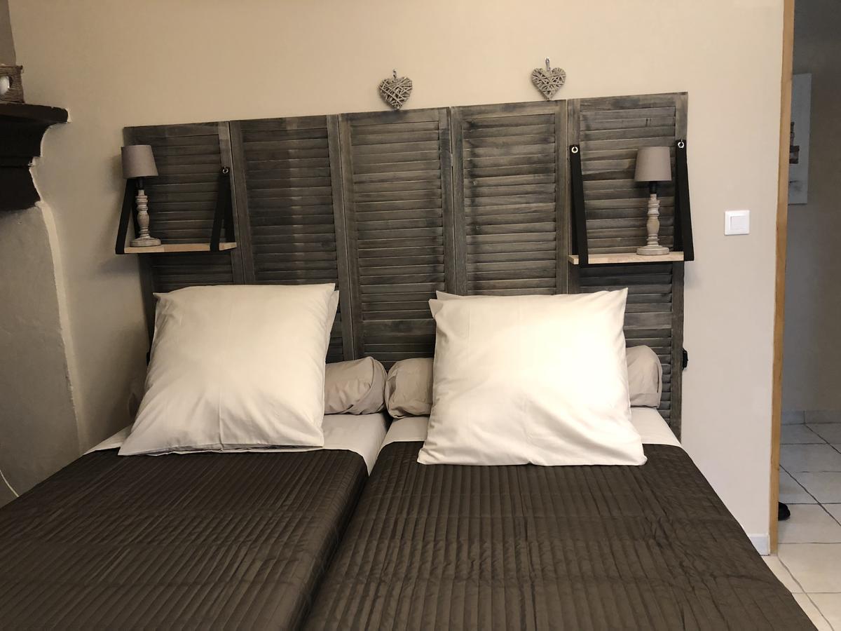 Auberge De Pachoquin Meounes-les-Montrieux Екстериор снимка