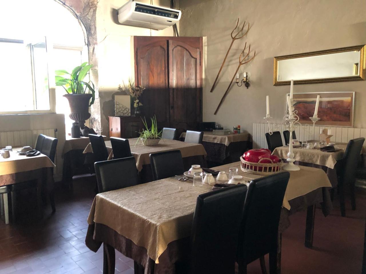 Auberge De Pachoquin Meounes-les-Montrieux Екстериор снимка
