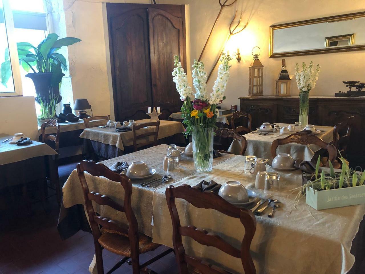 Auberge De Pachoquin Meounes-les-Montrieux Екстериор снимка