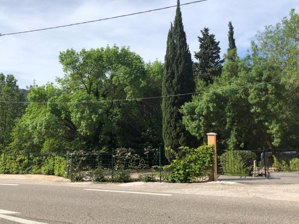 Auberge De Pachoquin Meounes-les-Montrieux Екстериор снимка